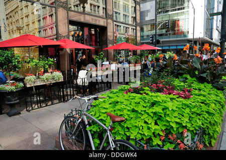 Straßencafé in Chicago, Illinois, USA. Stockfoto