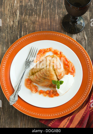 Kohlrouladen mit Sahne Stockfoto