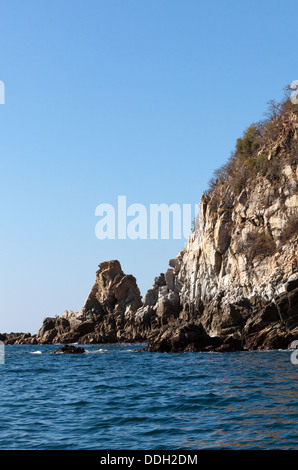 Huatulco, Mexiko: Vertikale Ansicht von Oaxaca die zerklüfteten Pazifikküste. Die Lage ist Parque Nacional Huatulco. Stockfoto