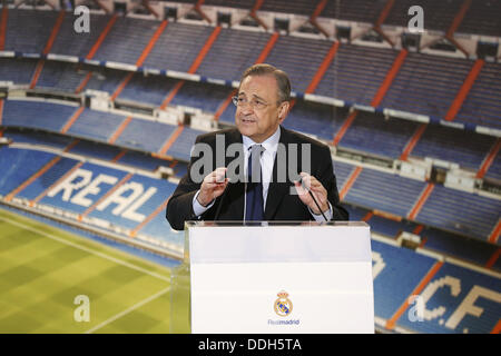 Madrid, Spanien. 2. September 2013. Florentino Perez (Real) Football / Fußball: Real Madrid-Präsident Florentino Perez während der Unterzeichnung des Spielers Gareth Bale Neupräsentation im Estadio Santiago Bernabeu in Madrid, Spanien. © AFLO/Alamy Live-Nachrichten Stockfoto