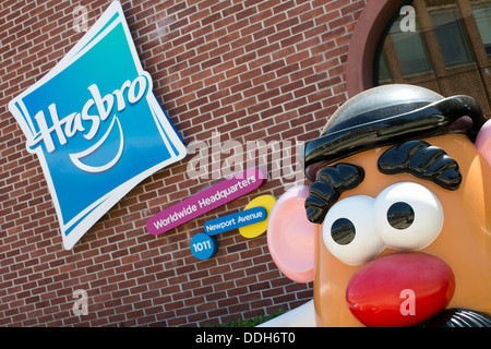 Das Hauptquartier der Spielzeughersteller Hasbro, mit einem riesigen Mr. Potato Head-Figur. Stockfoto