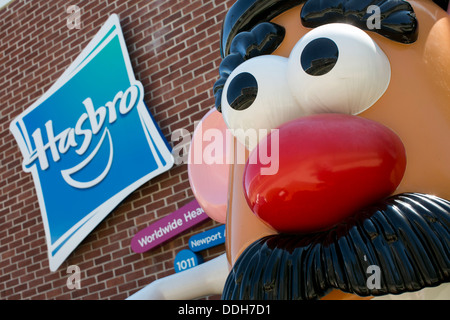 Das Hauptquartier der Spielzeughersteller Hasbro, mit einem riesigen Mr. Potato Head-Figur. Stockfoto