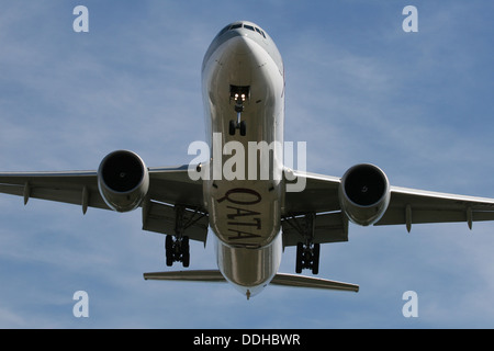 QATAR AIRLINES BOEING 777 300 Stockfoto