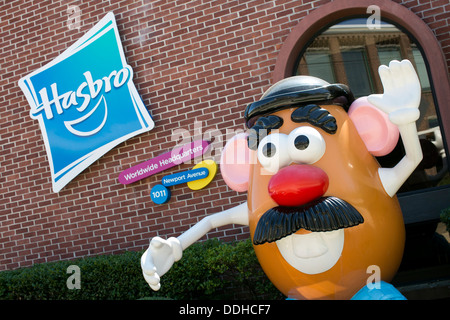 Das Hauptquartier der Spielzeughersteller Hasbro, mit einem riesigen Mr. Potato Head-Figur. Stockfoto