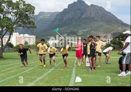 Starten eines laufenden Wettbewerbs an der St. George's School, Cape Town, Südafrika Stockfoto