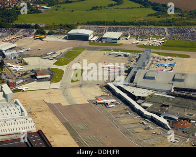 Luftaufnahme der Flughafen Luton, Bedfordshire, SE England, UK Stockfoto