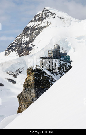 Das Sphinx-Observatorium auf dem Jungfraujoch und dem Rottalhorn hinter, in der Nähe von Grindelwald Schweiz Stockfoto