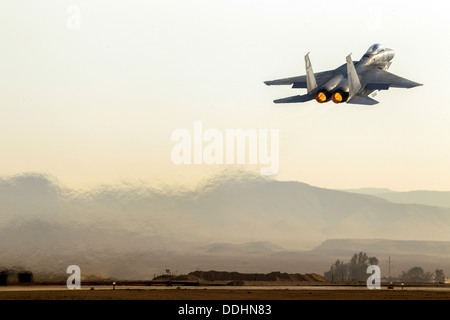 Israelische Luftwaffe (IAF) Kampfjet f-15 (BAZ) im Flug Stockfoto