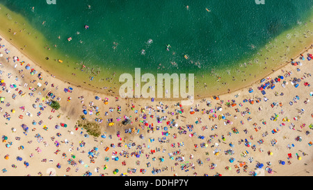 Luftaufnahme, sandigen Strand am Silbersee II See mit Menschen schwimmen und Sonnenbaden Stockfoto