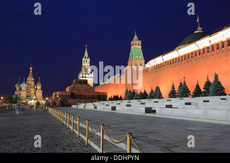 Erlöser-Turm, Kreml, Senat Turm und Lenin Mausoleum am Roten Platz oder Krasnaja Ploschtschad, Basilius Kathedrale auf der Stockfoto