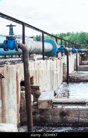 Armaturen für die Bereitstellung von Sauerstoff in das Abwasser in tanks Stockfoto