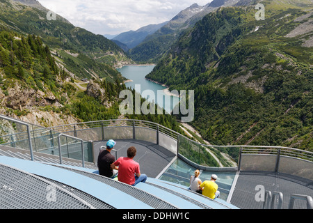 Airwalk an Koelnbreinsperre oder Koelnbrein dam, Blick auf den Galgenbichl Stausee Stockfoto