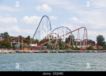 Abgebildet ist der Maverick-Achterbahn im Freizeitpark Cedar Point in Sandusky, Ohio Stockfoto