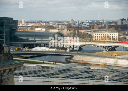 Skyline von Berlin mit der Kopfstation genannt hauptbahnhof Stockfoto