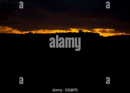 Dramatischen Sonnenuntergang in Mdina, Valletta, Malta angesehen. Stockfoto