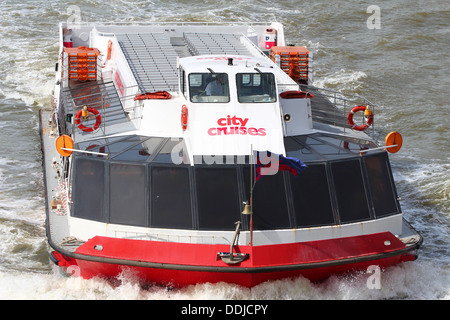 City Cruises Schiff auf dem Fluss Themse London Stockfoto