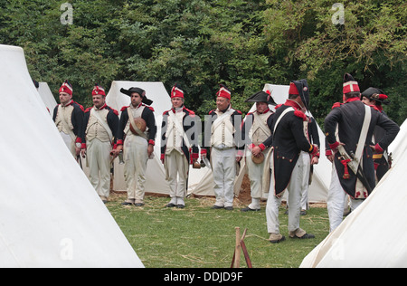 Eine französische Reenactment-Gruppe eingerichtet, ein Zeltlager in der Nähe der Butte du Lion auf dem Schlachtfeld von Waterloo, Belgien. Stockfoto