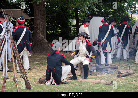 Eine französische Reenactment-Gruppe eingerichtet, ein Zeltlager in der Nähe der Butte du Lion auf dem Schlachtfeld von Waterloo, Belgien. Stockfoto