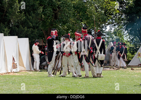 Eine französische Reenactment-Gruppe eingerichtet, ein Zeltlager in der Nähe der Butte du Lion auf dem Schlachtfeld von Waterloo, Belgien. Stockfoto