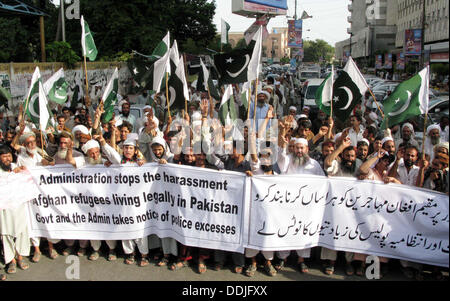 Karachi, Pakistan. 03rd September 2013. Afghanische Flüchtlinge, die rechtmäßig in Pakistan, protestieren gegen Belästigung der Verwaltung und hohe Händigkeit der Polizei während der Demonstration in Karachi Presseclub auf Dienstag, 3. September 2013. Bildnachweis: Asianet-Pakistan/Alamy Live-Nachrichten Stockfoto