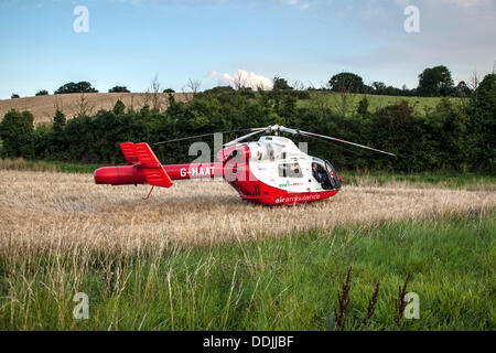 South Benfleet, Essex, England. 3. September 2013.   Angrenzend an Essex Weise eine Straße, Benfleet und Canvey IslandEssex und Herts Notfall Hubschrauber im Feld, South Benfleet Credit: Timothy Smith/Alamy Live News Stockfoto