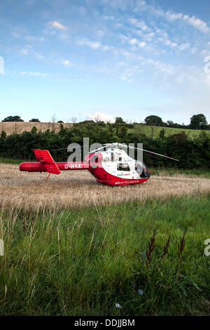 South Benfleet, Essex, England. 3. September 2013.   Angrenzend an Essex Weise eine Straße, Benfleet und Canvey IslandEssex und Herts Notfall Hubschrauber im Feld, South Benfleet Credit: Timothy Smith/Alamy Live News Stockfoto