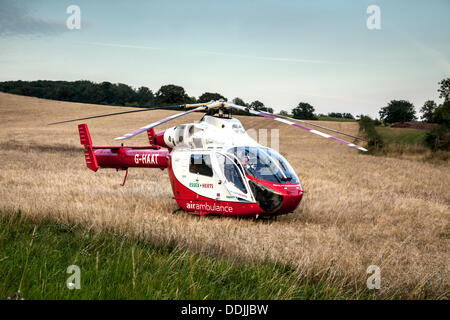 South Benfleet, Essex, England. 3. September 2013.   Angrenzend an Essex Weise eine Straße, Benfleet und Canvey IslandEssex und Herts Notfall Hubschrauber im Feld, South Benfleet Credit: Timothy Smith/Alamy Live News Stockfoto