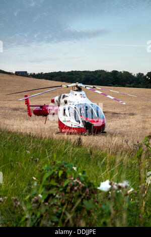 South Benfleet, Essex, England. 3. September 2013.   Angrenzend an Essex Weise eine Straße, Benfleet und Canvey IslandEssex und Herts Notfall Hubschrauber im Feld, South Benfleet Credit: Timothy Smith/Alamy Live News Stockfoto