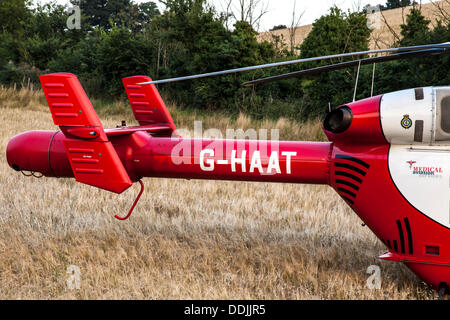 South Benfleet, Essex, England. 3. September 2013.   Angrenzend an Essex Weise eine Straße, Benfleet und Canvey IslandEssex und Herts Notfall Hubschrauber im Feld, South Benfleet Credit: Timothy Smith/Alamy Live News Stockfoto