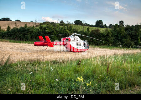 South Benfleet, Essex, England. 3. September 2013.   Angrenzend an Essex Weise eine Straße, Benfleet und Canvey IslandEssex und Herts Notfall Hubschrauber im Feld, South Benfleet Credit: Timothy Smith/Alamy Live News Stockfoto