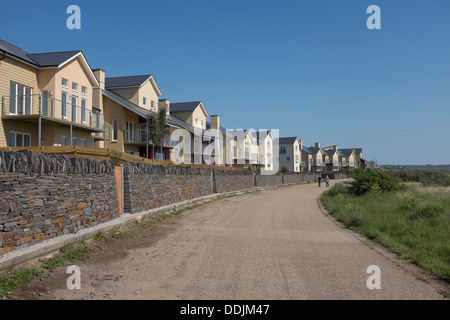 Eine private Wohnanlage von neue freistehende "executive" direkt am Strand am Meer beherbergt, Llanelli, Carmarthenshire Wales UK Stockfoto