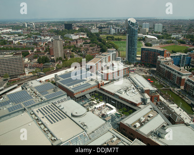 Blick vom Spinnaker Tower Portsmouth Hampshire England UK blickte auf Einkaufszentrum Gunwharf Quays Stockfoto