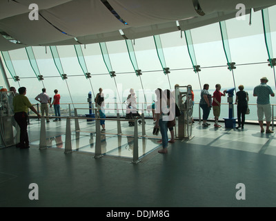 Stock des Spinnaker Tower Portsmouth Hampshire England UK anzeigen Stockfoto