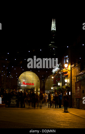 Der Anker Bankside Kneipe mit dem Shard Wolkenkratzer in den Hintergrund, Southwark, London, Großbritannien. Stockfoto