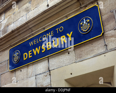 Herzlich Willkommen Sie in Dewsbury Schild, Station, West Yorkshire, England UK Stockfoto