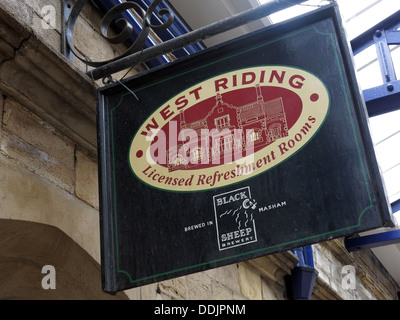 West Riding Refreshment Rooms Dewsbury Schild, Station, West Yorkshire, England UK - Black Sheep Brewery (jetzt in Verwaltung) Stockfoto