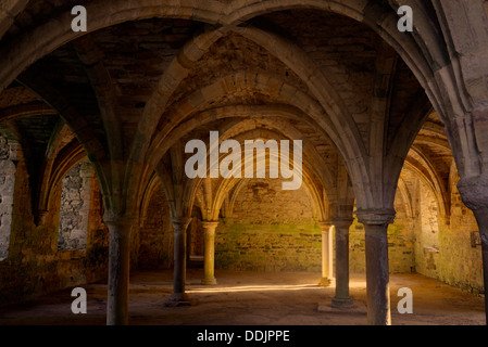 Die Novizen-Aufenthaltsraum, des Mönchs Schlafsaal Reichweite, Battle Abbey, Battle, East Sussex, UK Stockfoto