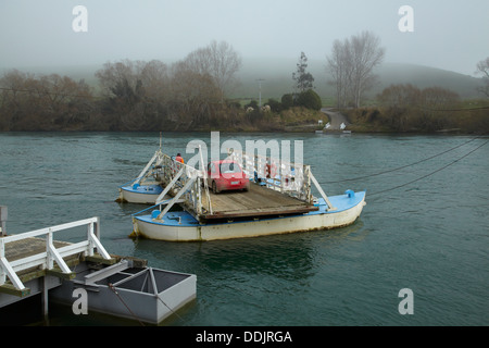 Historische Tuapeka Mund Fähre (1896) und Clutha River, Clutha District, South Otago, Südinsel, Neuseeland Stockfoto