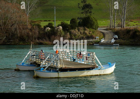 Historische Tuapeka Mund Fähre (1896) und Clutha River, Clutha District, South Otago, Südinsel, Neuseeland Stockfoto