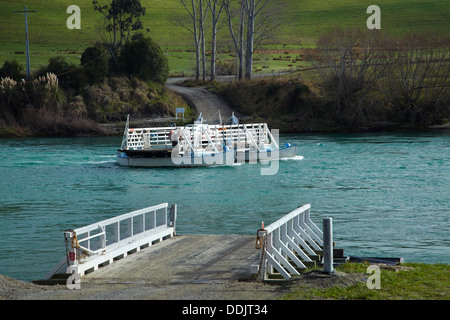 Historische Tuapeka Mund Fähre (1896) und Clutha River, Clutha District, South Otago, Südinsel, Neuseeland Stockfoto