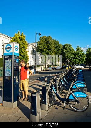 "Boris" Fahrradverleih stehen, Warwick Avenue, London, England, Vereinigtes Königreich Stockfoto