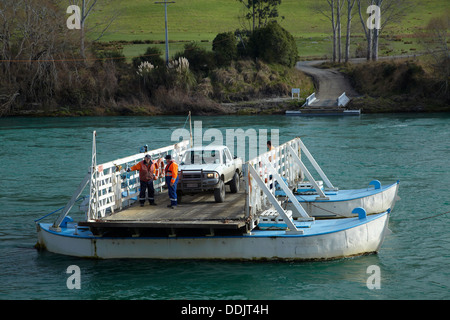 Historische Tuapeka Mund Fähre (1896) und Clutha River, Clutha District, South Otago, Südinsel, Neuseeland Stockfoto