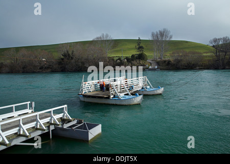 Historische Tuapeka Mund Fähre (1896) und Clutha River, Clutha District, South Otago, Südinsel, Neuseeland Stockfoto