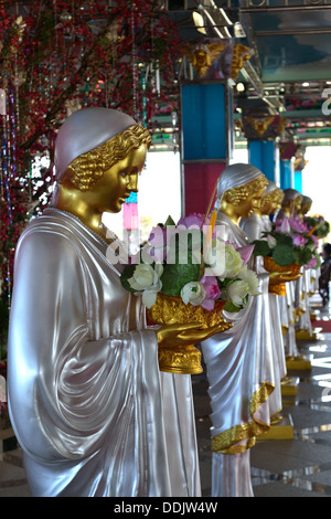 Gold Silber Statue Damen Sukhawadee Mansion - bunte Gebäude Pattaya Stockfoto