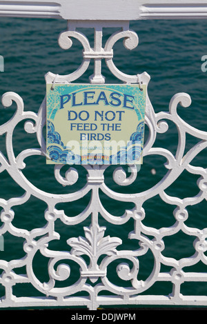 "Bitte nicht die Vögel füttern" melden Sie Brighton Pier East Sussex England UK Stockfoto