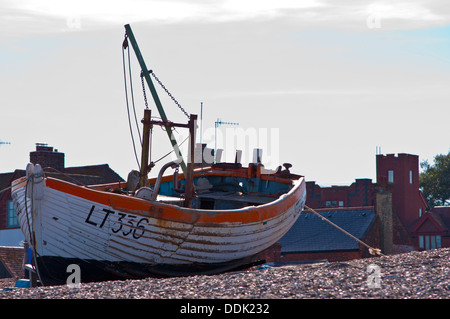 Angelboote/Fischerboote hochgezogen am Strand Stockfoto