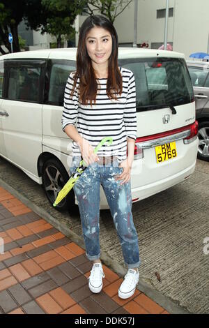 Hong Kong, China. 3. September 2013. Sängerin Kelly Chen nimmt ihr ältester Sohn von der Schule in Hong Kong, China auf Dienstag, 3. September 2013. © TopPhoto/Alamy Live-Nachrichten Stockfoto