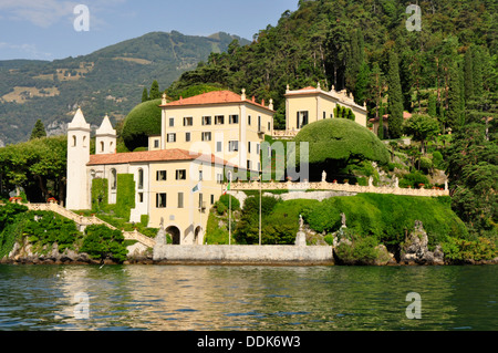 Italien - Comer See - Lenno - Villa del Balbianello - gesehen vom See - Pisten der Halbinsel Punta del Lavedo eingebaut. Stockfoto