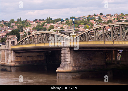 Girder Rochester Eisenbrücke über den Fluss Medway Kent UK Stockfoto