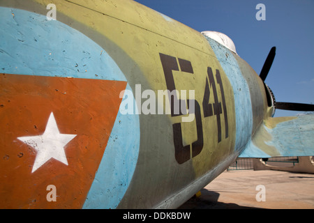 Kampfflugzeugen in kubanischen Nationalfarben im Playa Giron (Giron Strand) Museum in Bahia de Cochinos (Schweinebucht), Kuba, Stockfoto